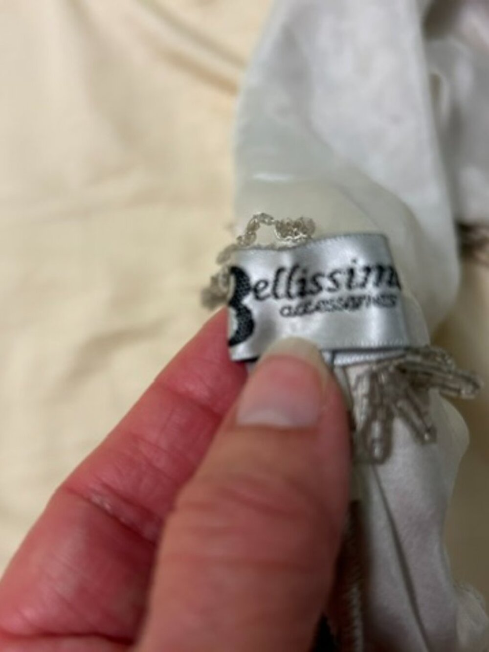 2 pashminas/shawls: Black beaded lace & Silver/Cream beaded velvet - Picture 10 of 10